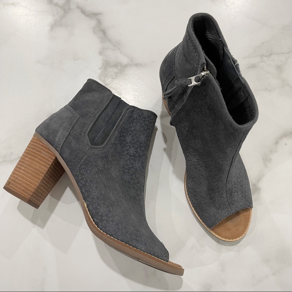 Toms Majorca Peep Toe Bootie Dark Grey Suede Embossed Size 11